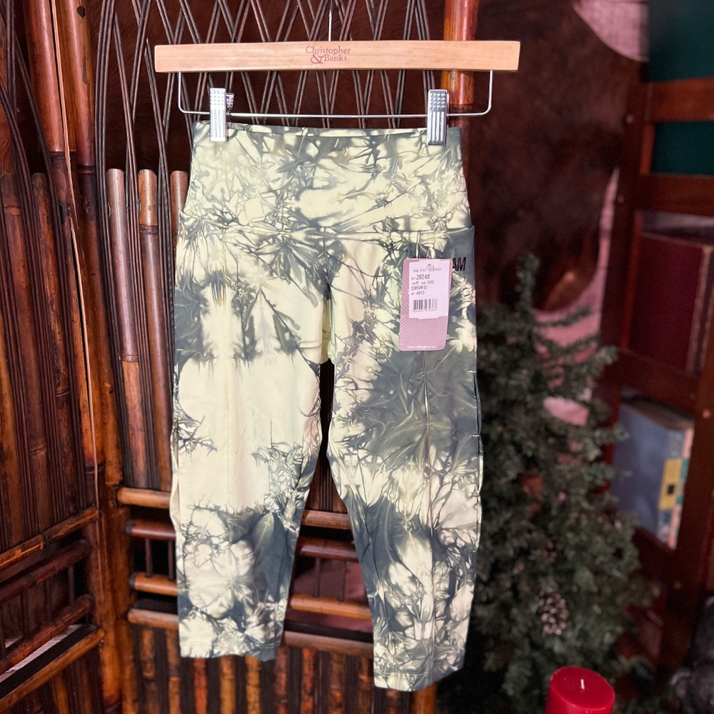 NWT Alto Giro Yoga Capris Womens Sz M